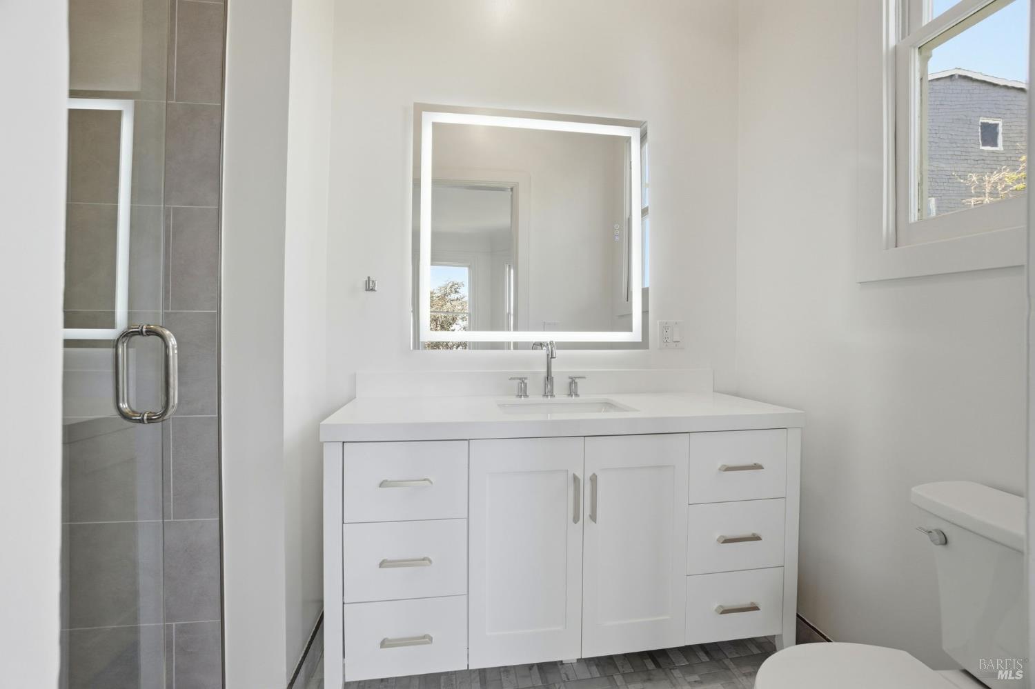 Detail Gallery Image 54 of 98 For 172 Bella Vista Ave a,  Belvedere,  CA 94920 - 4 Beds | 4/1 Baths