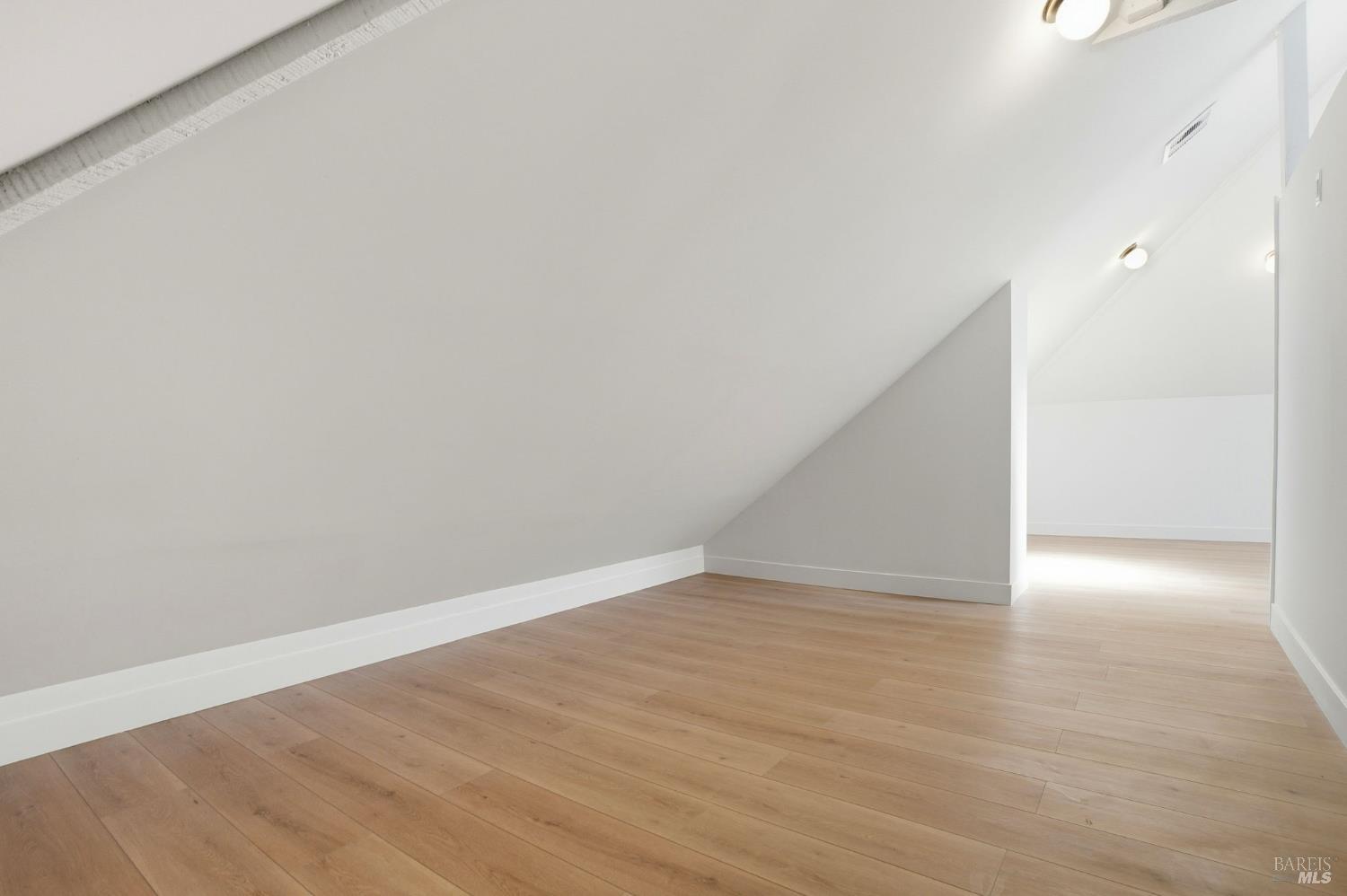 Detail Gallery Image 39 of 98 For 172 Bella Vista Ave a,  Belvedere,  CA 94920 - 4 Beds | 4/1 Baths