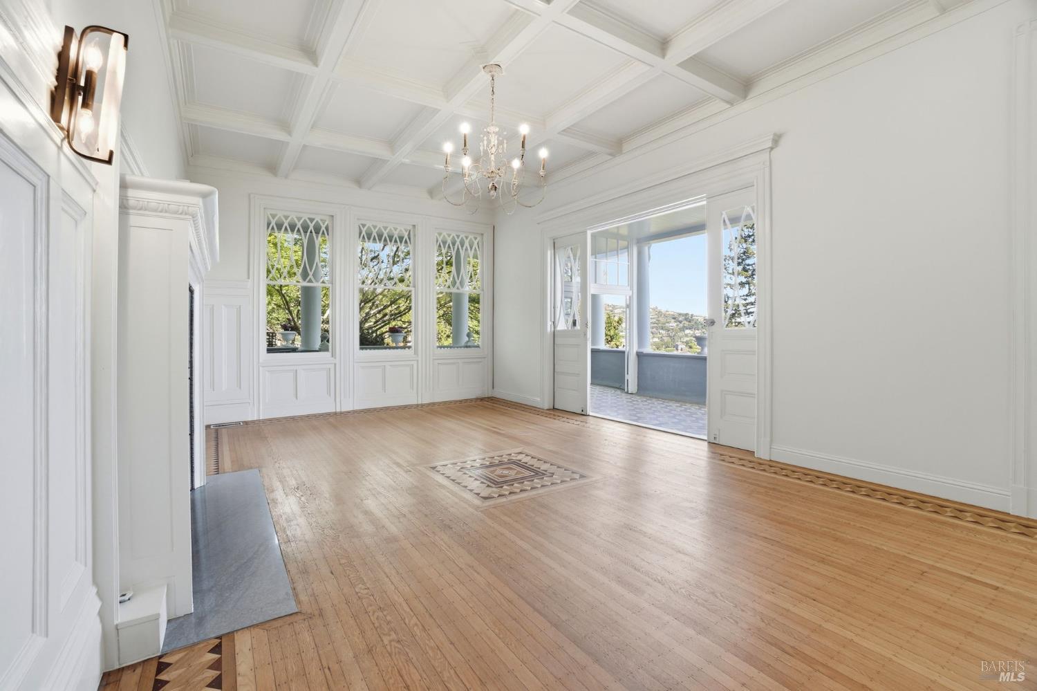 Detail Gallery Image 9 of 98 For 172 Bella Vista Ave a,  Belvedere,  CA 94920 - 4 Beds | 4/1 Baths