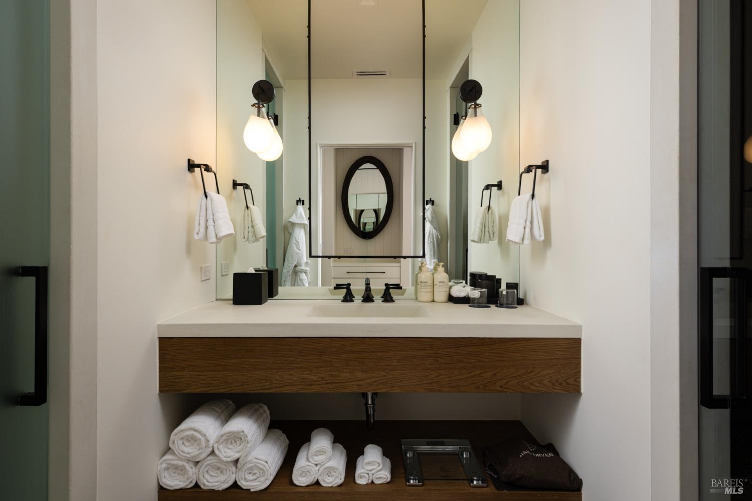 Detail Gallery Image 29 of 40 For 21 Lawley Ln, Calistoga,  CA 94515 - 4 Beds | 4/1 Baths