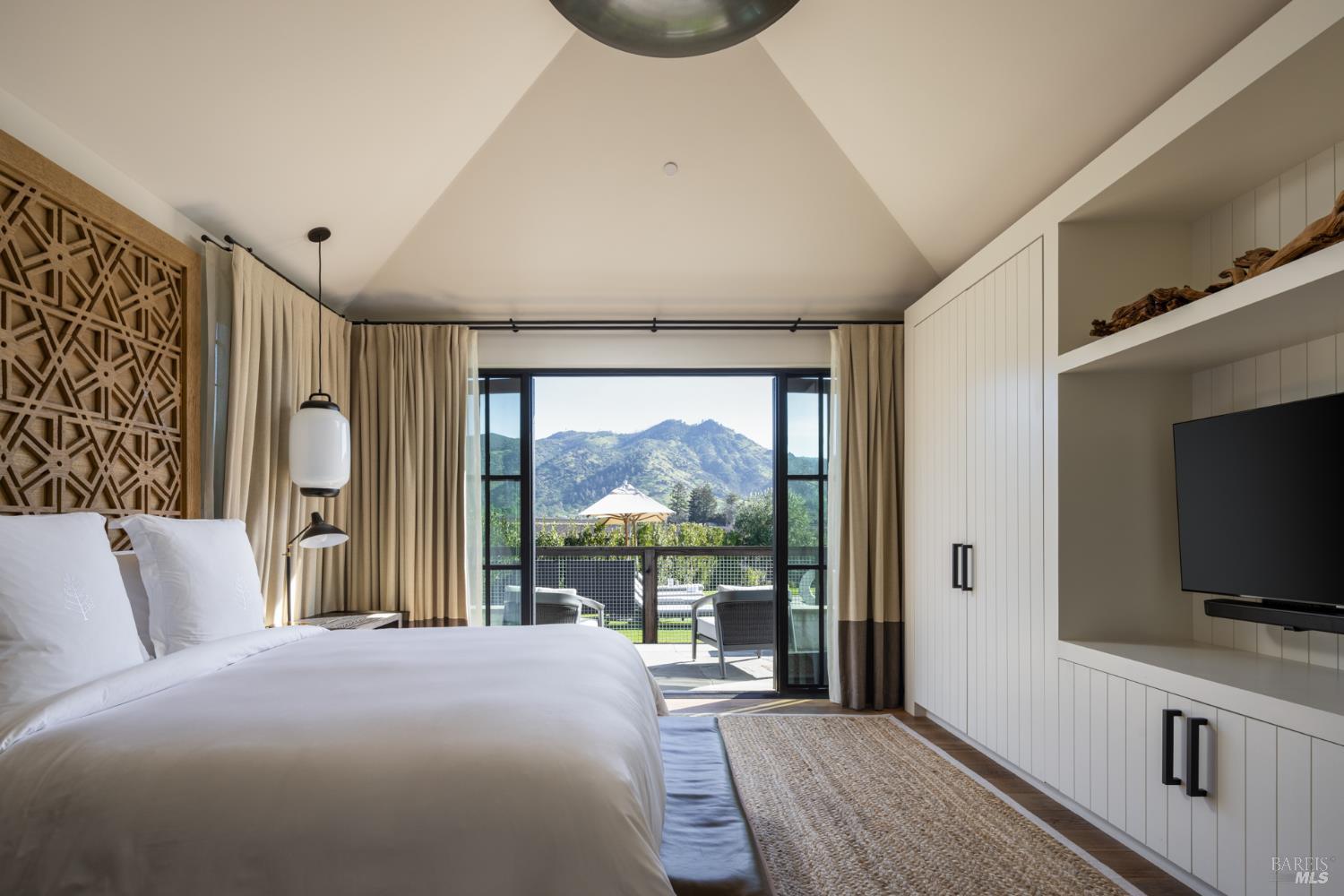 Detail Gallery Image 20 of 40 For 21 Lawley Ln, Calistoga,  CA 94515 - 4 Beds | 4/1 Baths