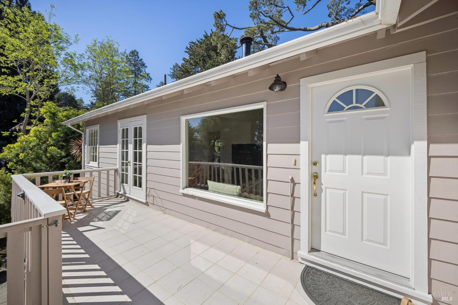 Detail Gallery Image 2 of 36 For 152 Almonte Blvd, Mill Valley,  CA 94941 - 3 Beds | 3 Baths