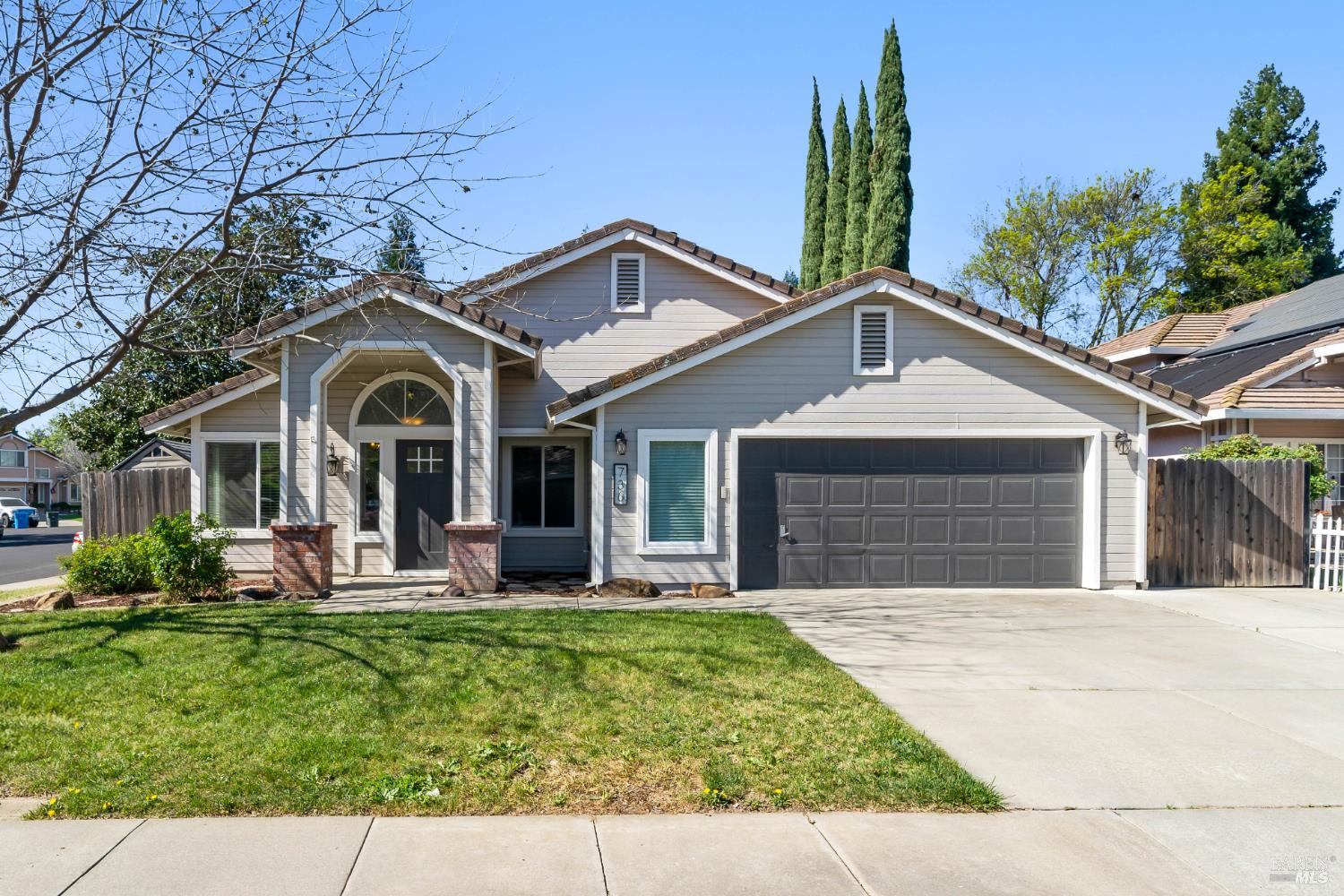 Detail Gallery Image 2 of 68 For 736 Notre Dame Dr, Vacaville,  CA 95687 - 4 Beds | 2 Baths