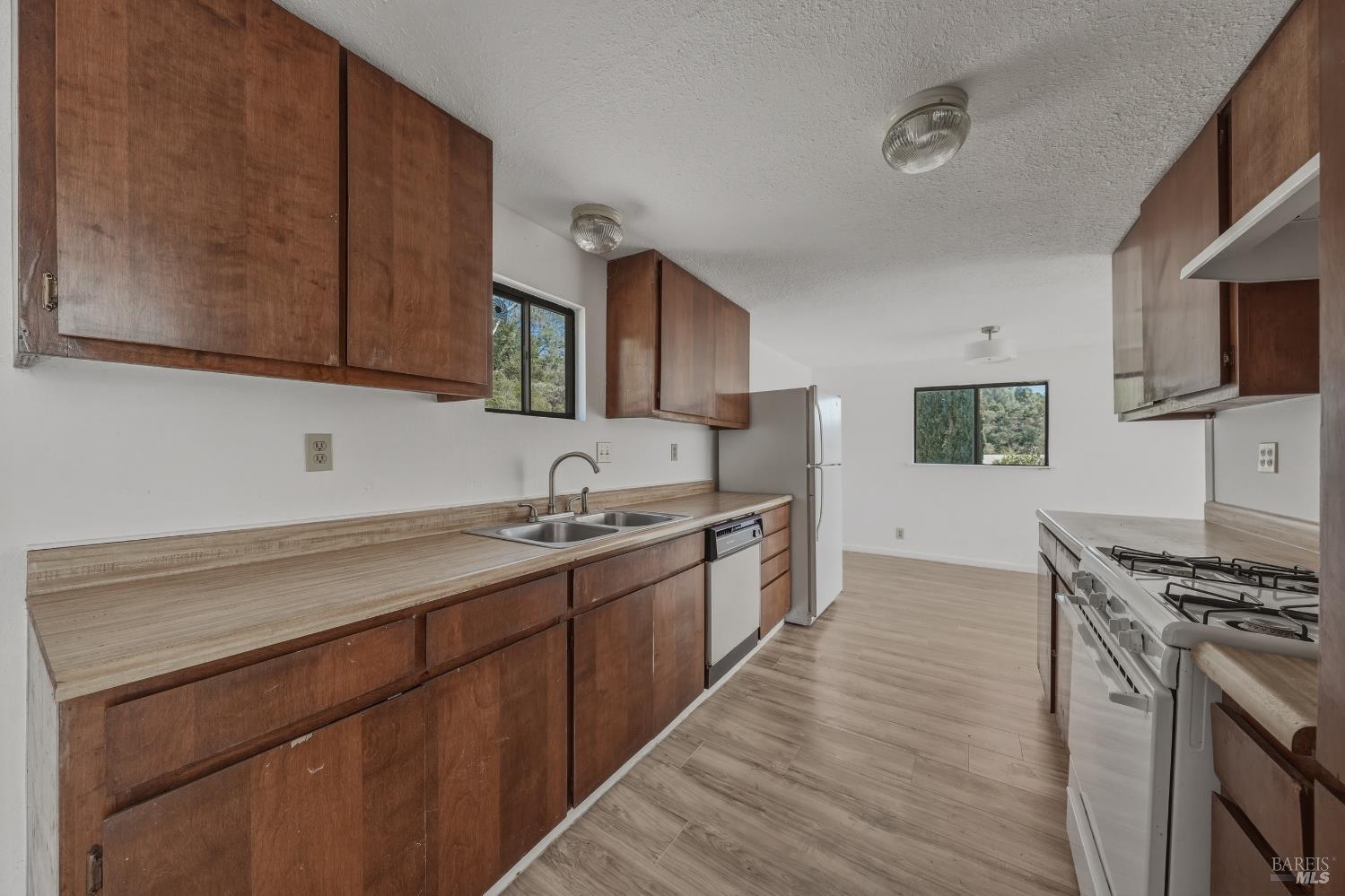 Detail Gallery Image 12 of 47 For 7047 Butte St, Nice,  CA 95464 - 3 Beds | 2 Baths