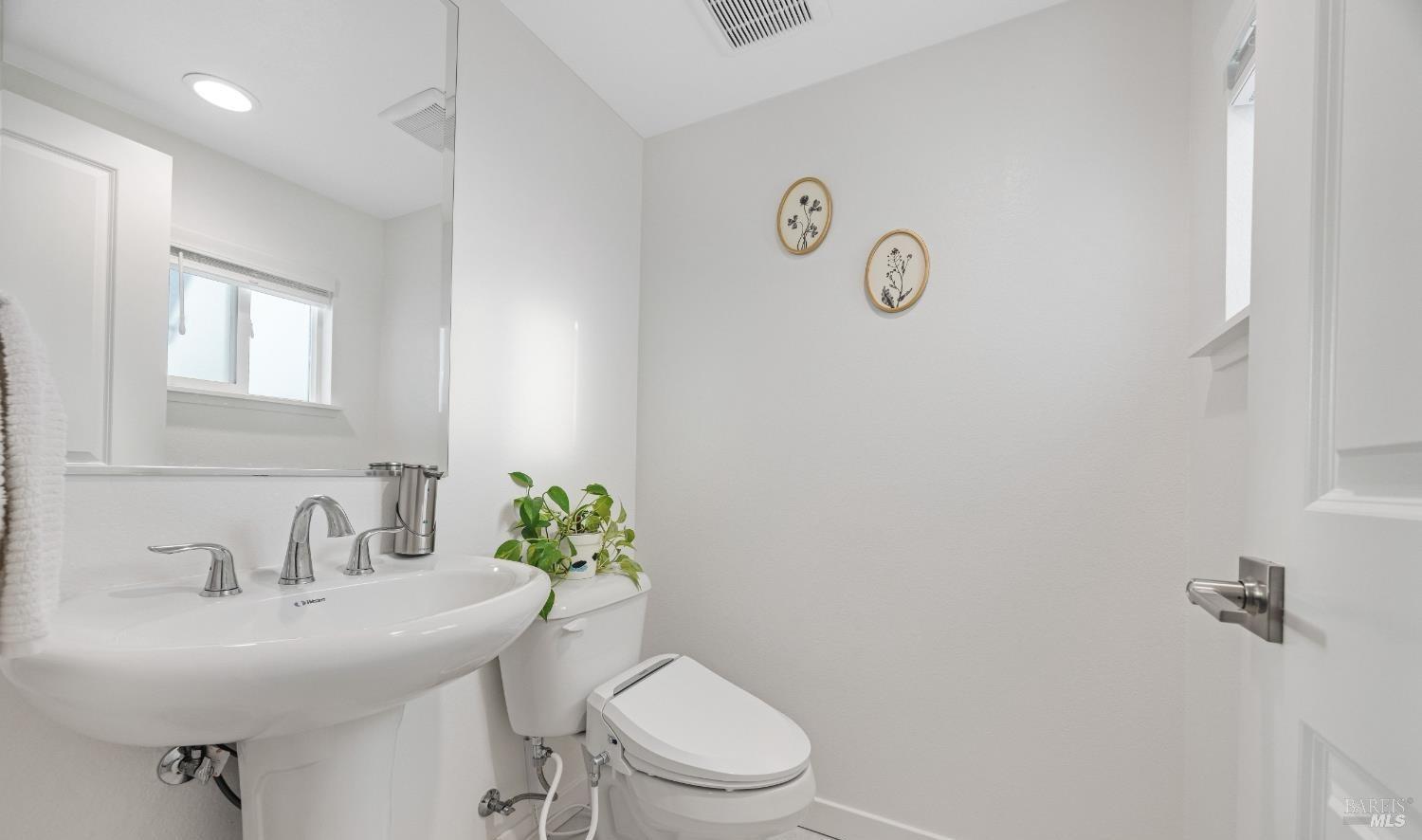Detail Gallery Image 11 of 30 For 1747 Linden Ln, Santa Rosa,  CA 95404 - 3 Beds | 2/1 Baths
