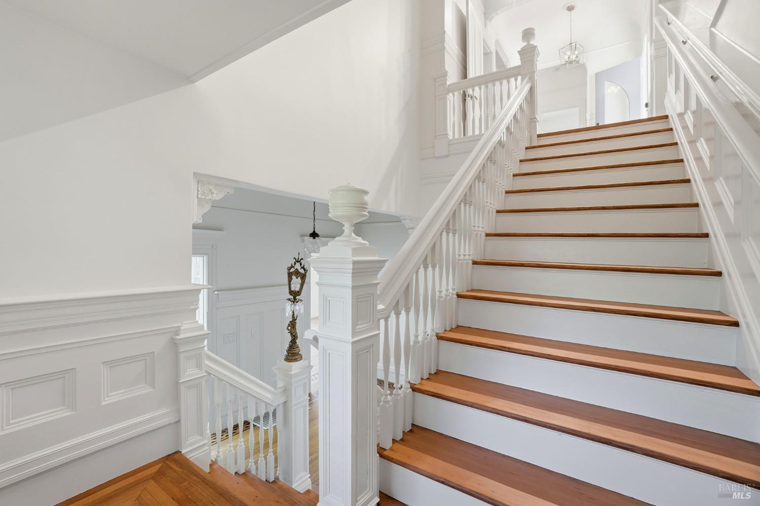 Detail Gallery Image 22 of 98 For 172 Bella Vista Ave a,  Belvedere,  CA 94920 - 4 Beds | 4/1 Baths