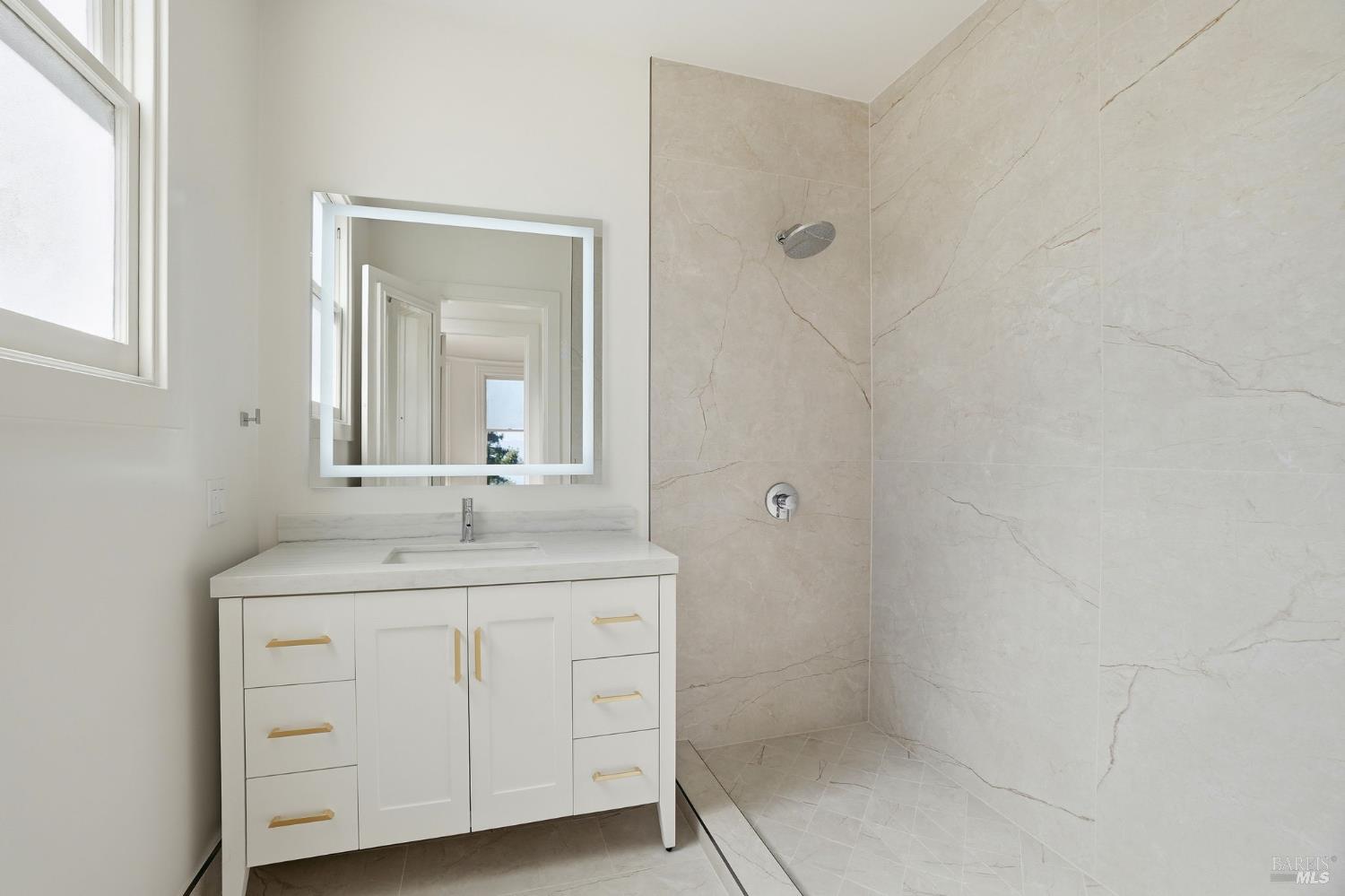 Detail Gallery Image 53 of 98 For 172 Bella Vista Ave a,  Belvedere,  CA 94920 - 4 Beds | 4/1 Baths