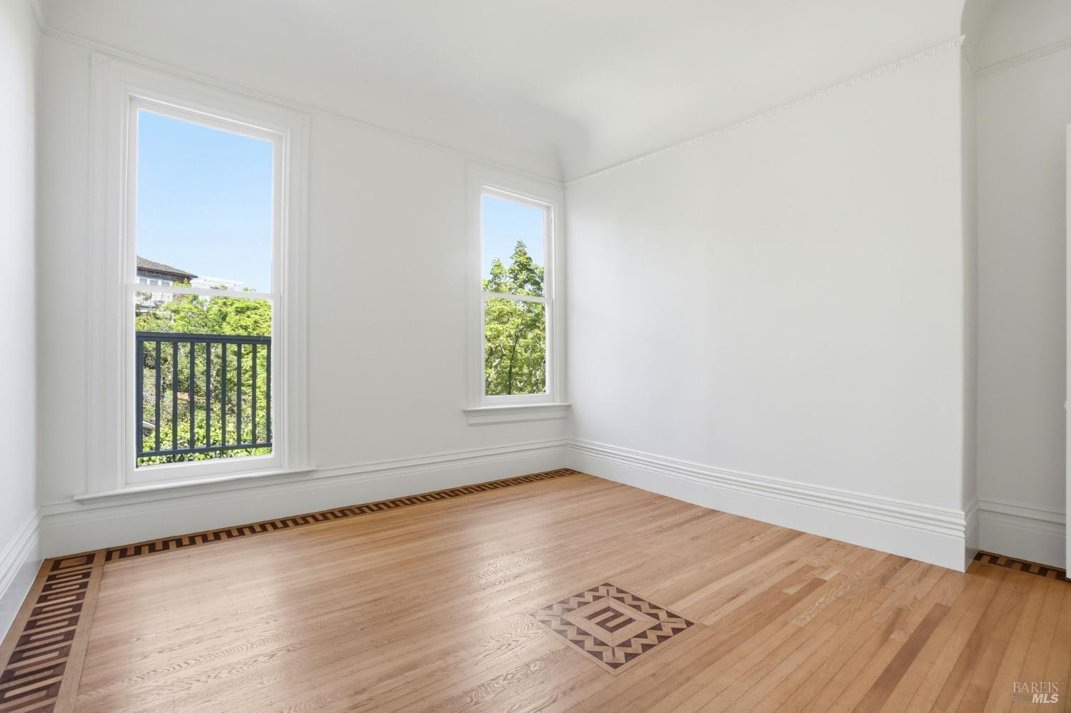 Detail Gallery Image 32 of 98 For 172 Bella Vista Ave a,  Belvedere,  CA 94920 - 4 Beds | 4/1 Baths