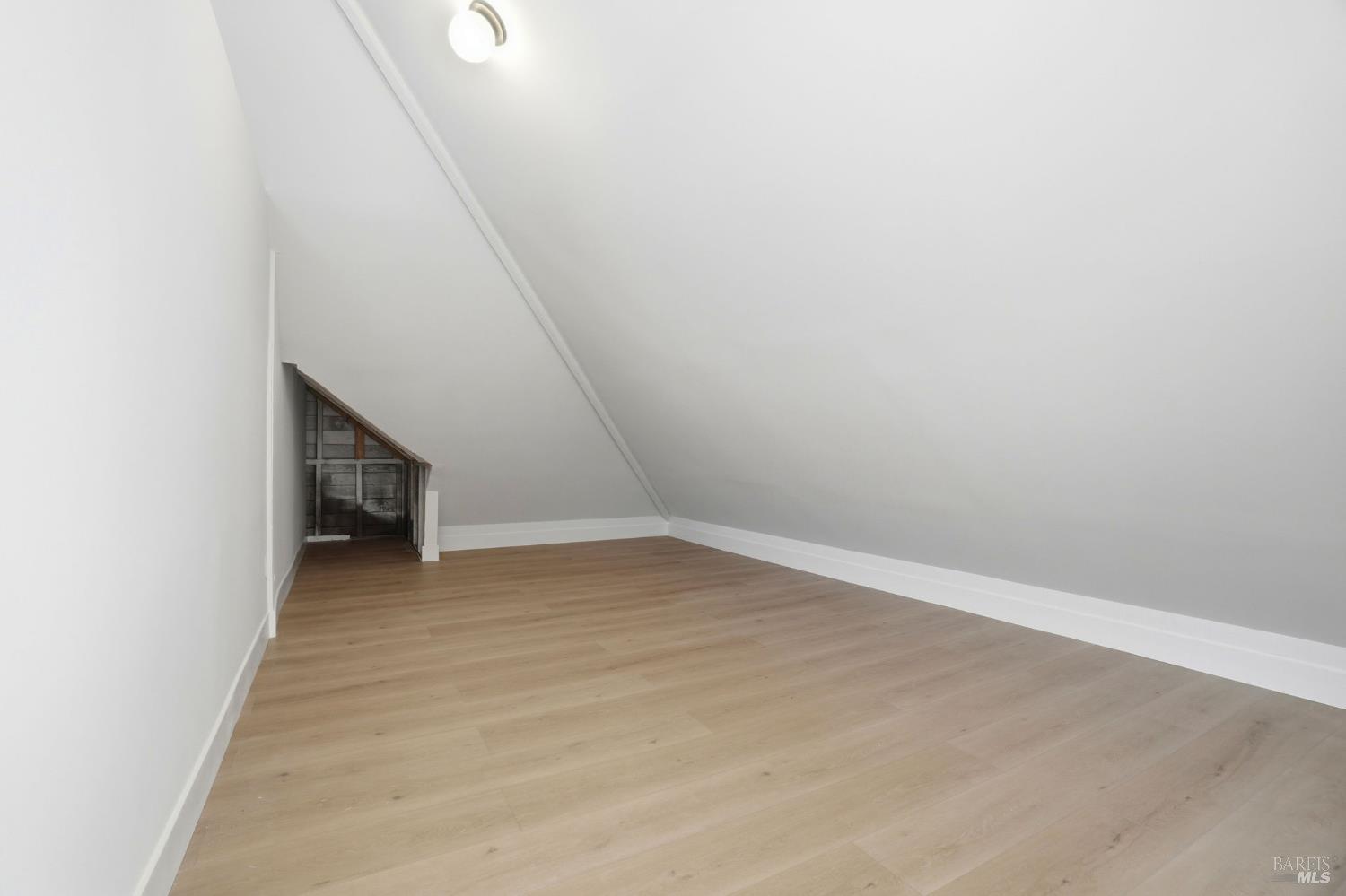 Detail Gallery Image 38 of 98 For 172 Bella Vista Ave a,  Belvedere,  CA 94920 - 4 Beds | 4/1 Baths