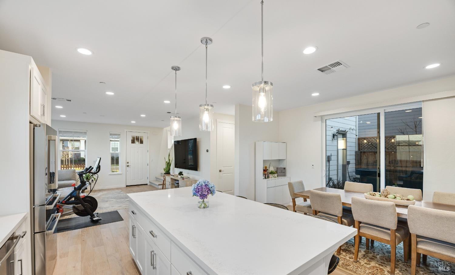 Detail Gallery Image 10 of 30 For 1747 Linden Ln, Santa Rosa,  CA 95404 - 3 Beds | 2/1 Baths