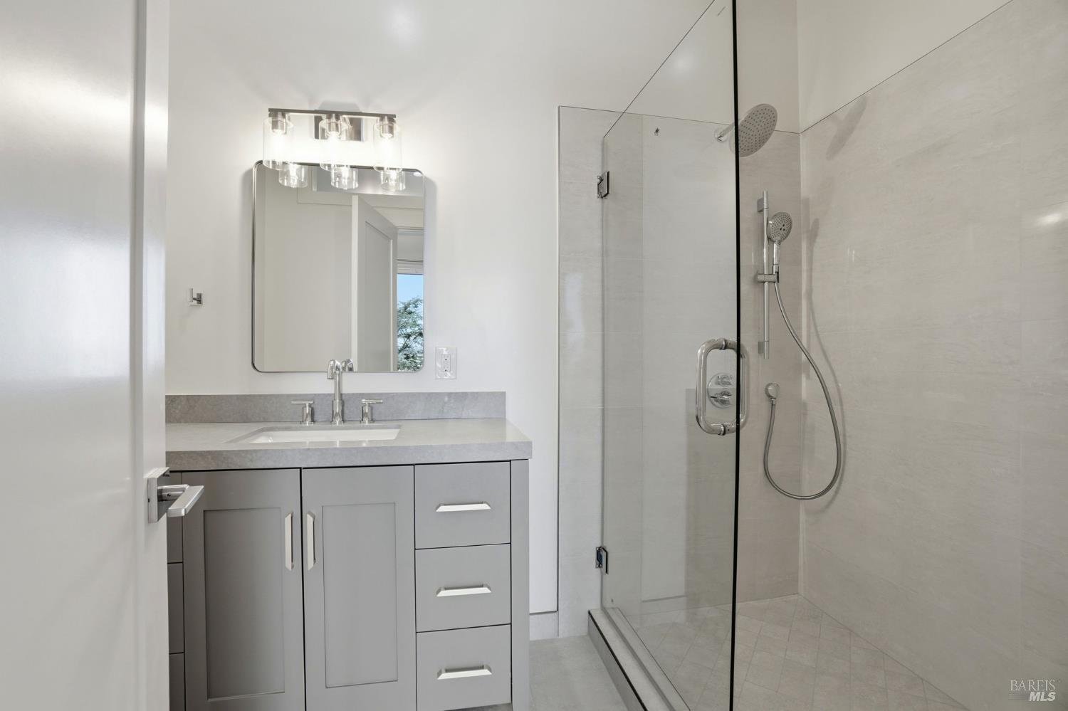 Detail Gallery Image 21 of 36 For 172 Bella Vista Ave #C,  Belvedere,  CA 94920 - 2 Beds | 2 Baths