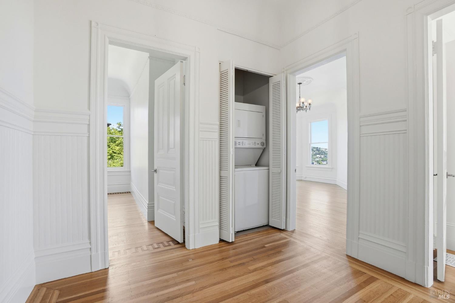 Detail Gallery Image 24 of 98 For 172 Bella Vista Ave a,  Belvedere,  CA 94920 - 4 Beds | 4/1 Baths