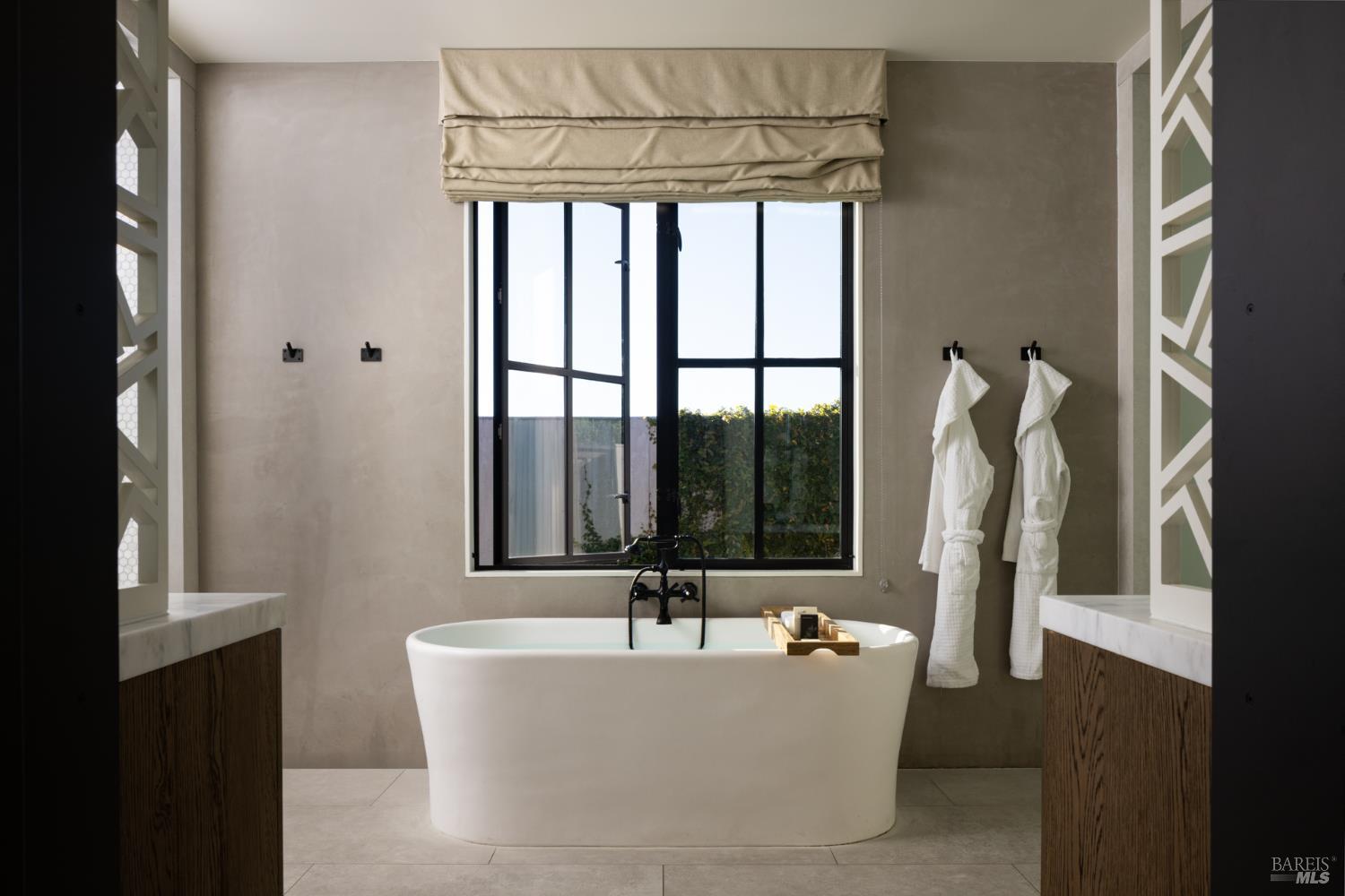 Detail Gallery Image 25 of 40 For 21 Lawley Ln, Calistoga,  CA 94515 - 4 Beds | 4/1 Baths