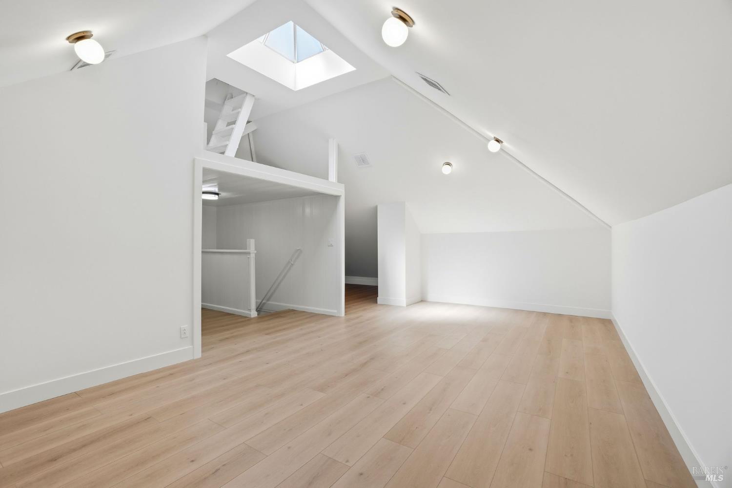 Detail Gallery Image 40 of 98 For 172 Bella Vista Ave a,  Belvedere,  CA 94920 - 4 Beds | 4/1 Baths