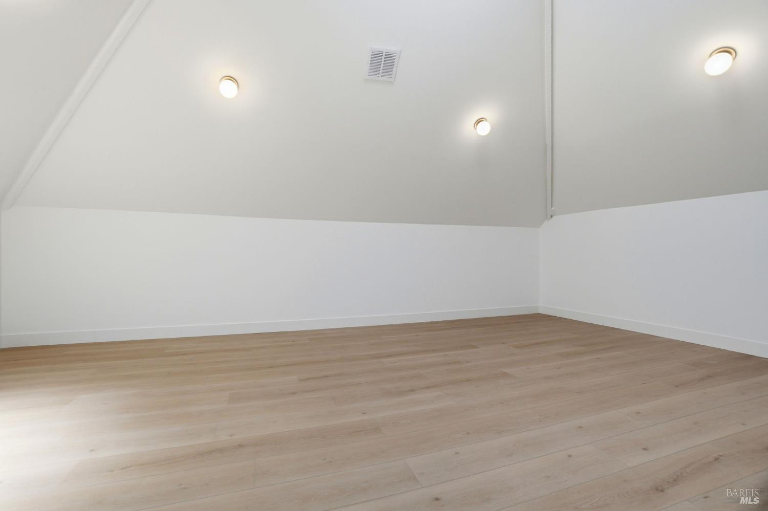 Detail Gallery Image 36 of 98 For 172 Bella Vista Ave a,  Belvedere,  CA 94920 - 4 Beds | 4/1 Baths