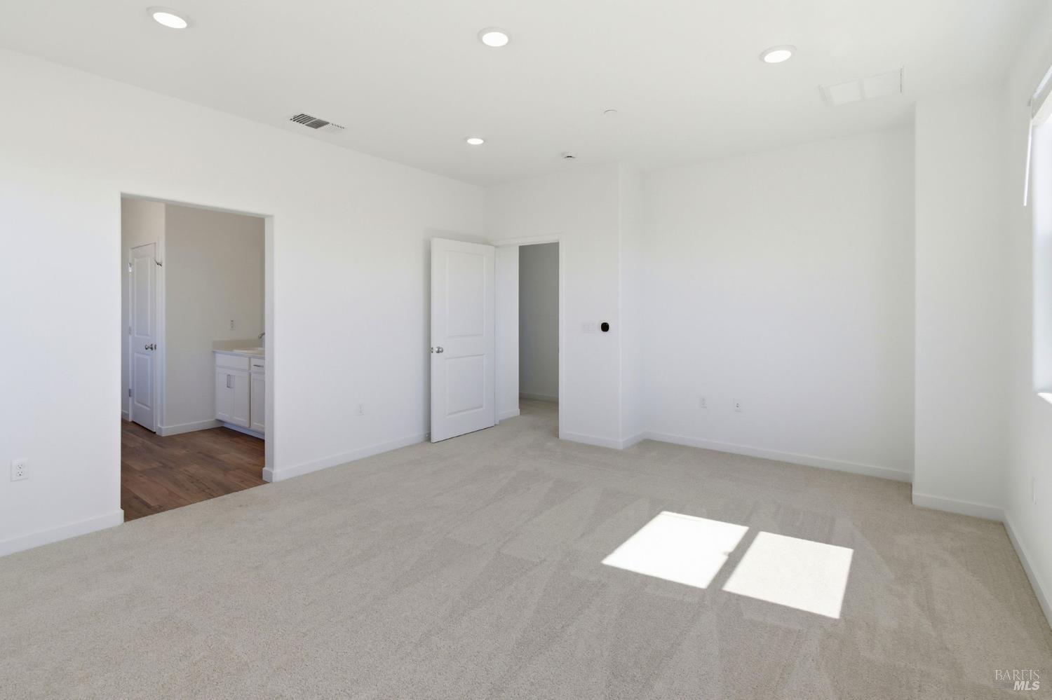 Detail Gallery Image 6 of 15 For 5719 Breakaway Dr, Fairfield,  CA 94533 - 3 Beds | 2/1 Baths