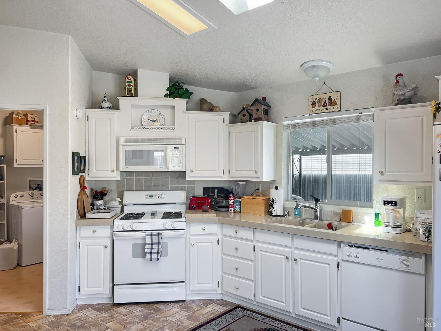 Detail Gallery Image 5 of 30 For 8169 Willow St, Windsor,  CA 95492 - 2 Beds | 2 Baths