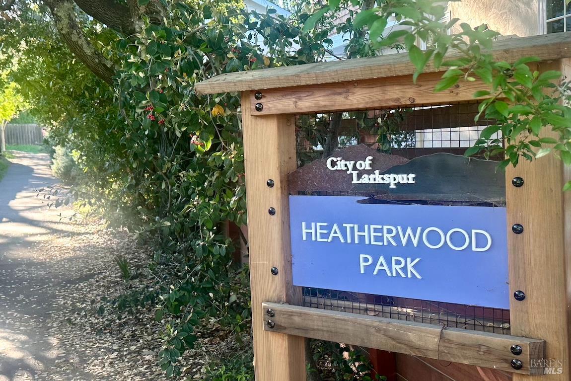 Detail Gallery Image 39 of 44 For 34 Diane Ln, Larkspur,  CA 94939 - 4 Beds | 3 Baths