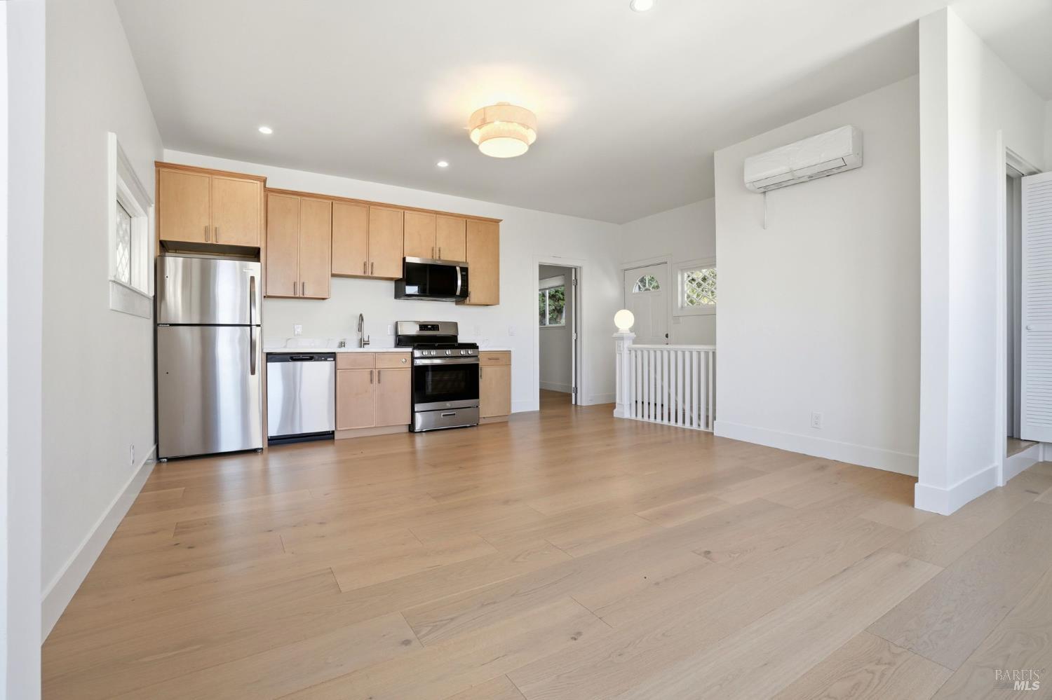 Detail Gallery Image 8 of 36 For 172 Bella Vista Ave #C,  Belvedere,  CA 94920 - 2 Beds | 2 Baths