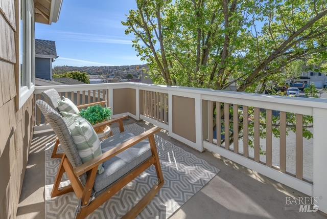 Detail Gallery Image 16 of 30 For 2083 Easton Dr, Petaluma,  CA 94952 - 3 Beds | 2/1 Baths