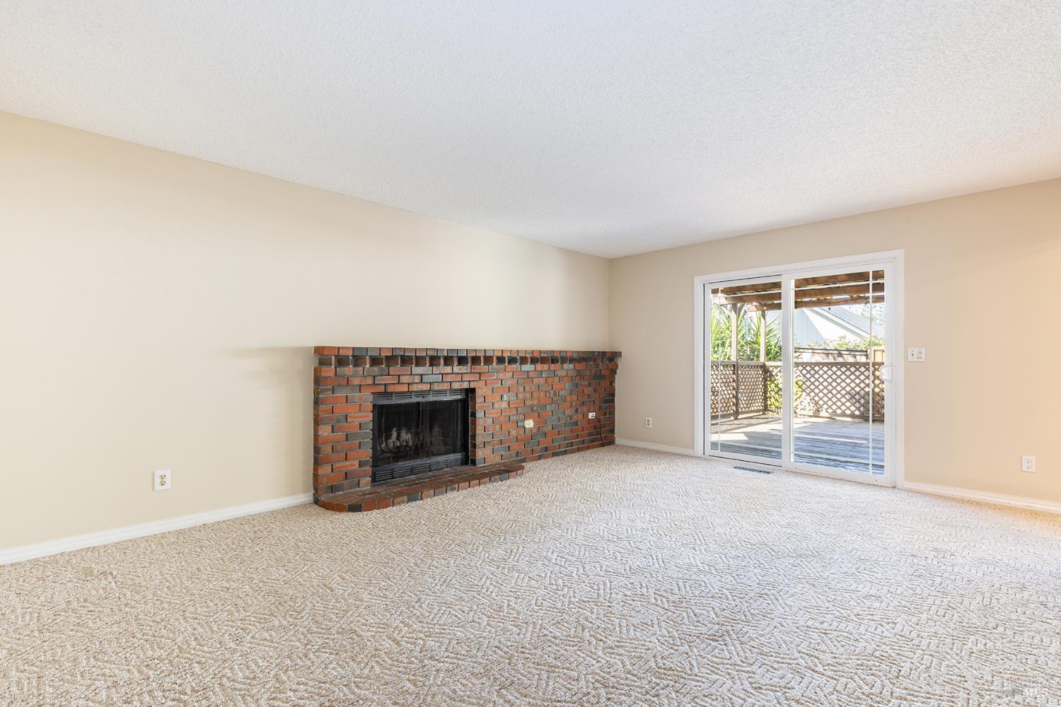Detail Gallery Image 6 of 20 For 2183 Warwick Dr, Santa Rosa,  CA 95405 - 3 Beds | 2/1 Baths