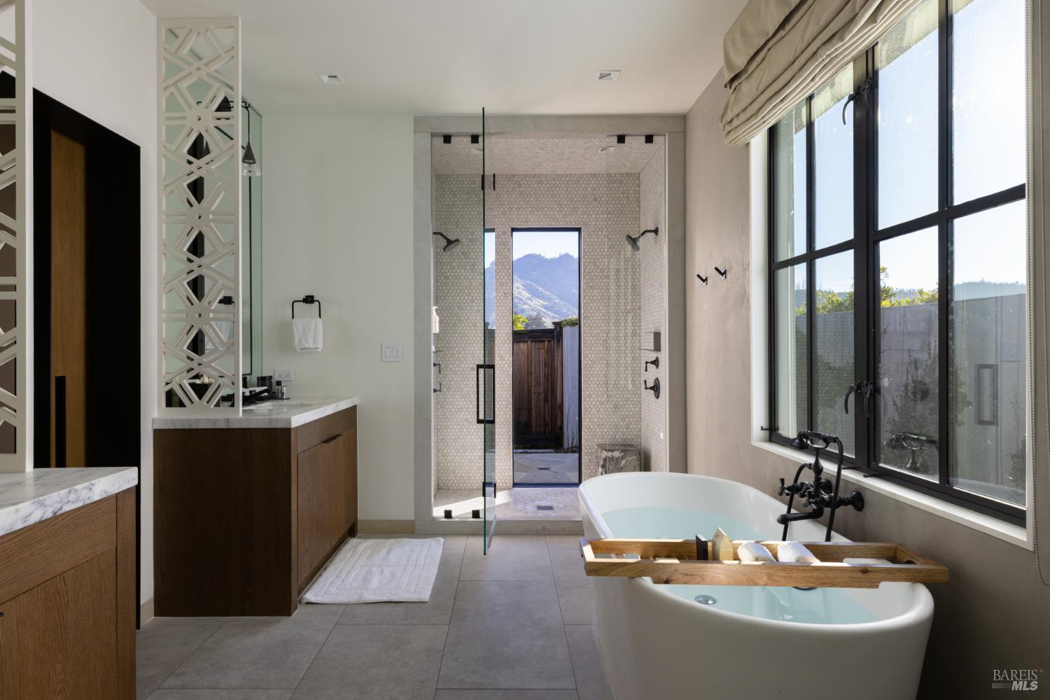 Detail Gallery Image 4 of 40 For 21 Lawley Ln, Calistoga,  CA 94515 - 4 Beds | 4/1 Baths