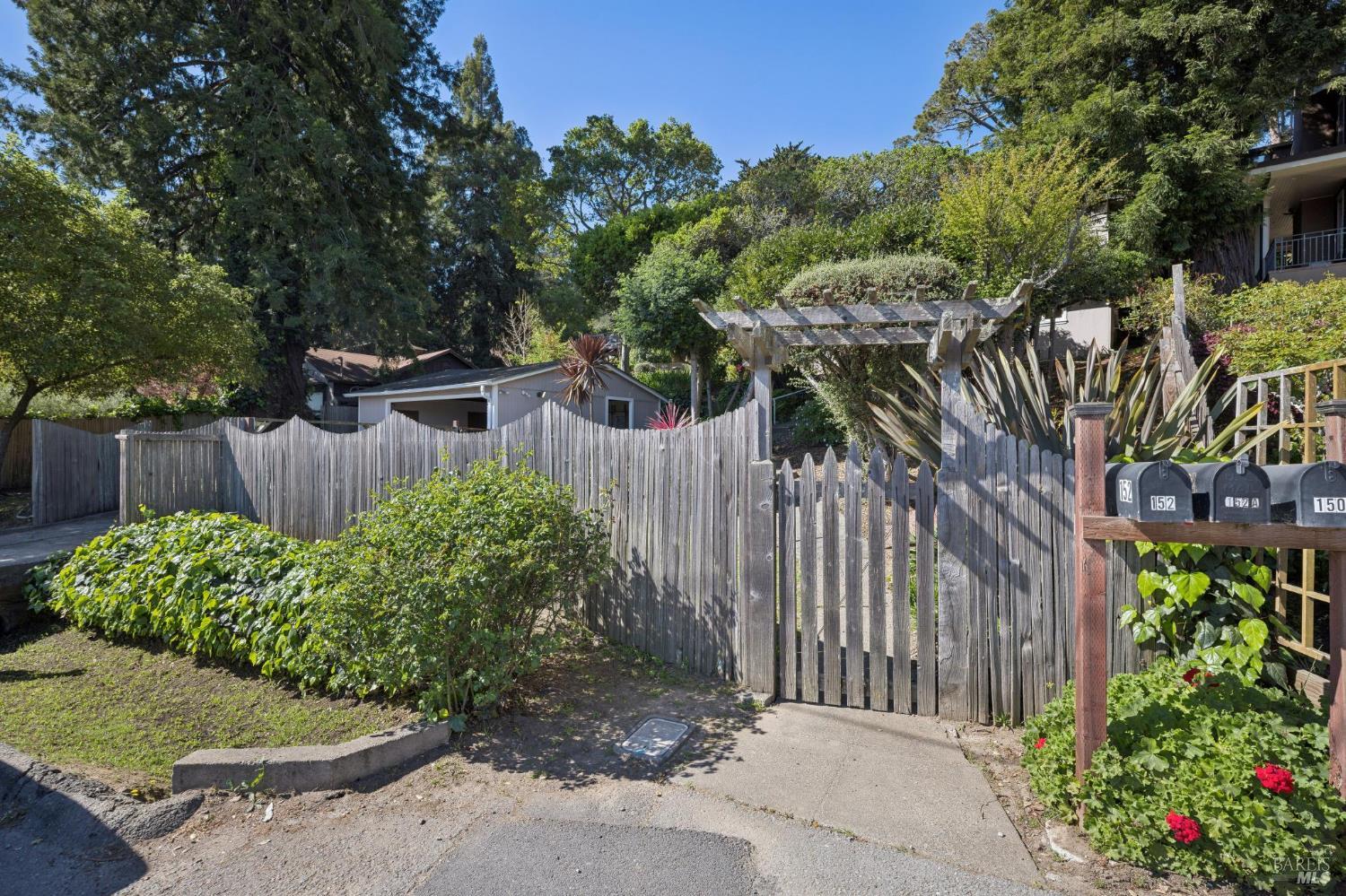 Detail Gallery Image 30 of 36 For 152 Almonte Blvd, Mill Valley,  CA 94941 - 3 Beds | 3 Baths