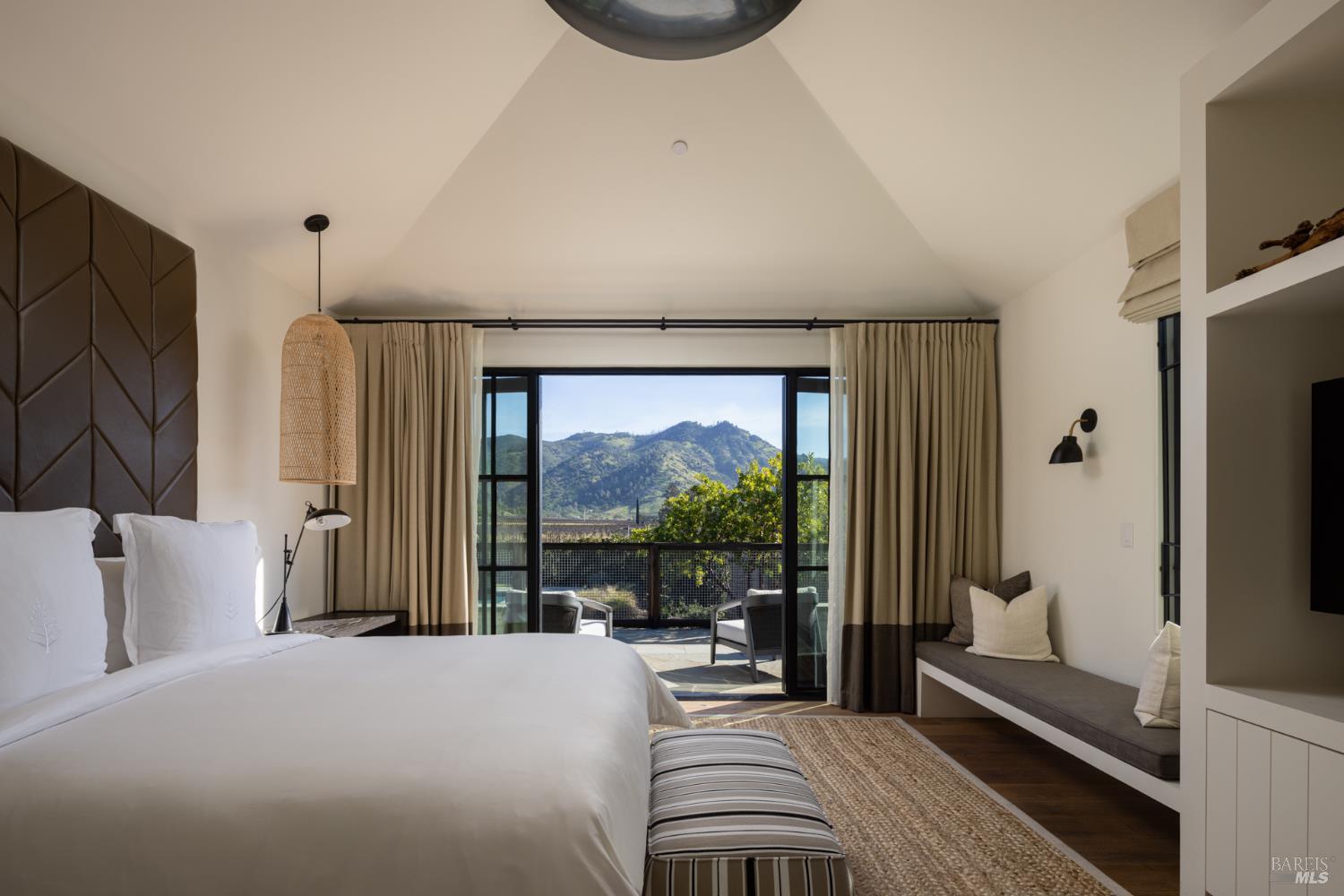 Detail Gallery Image 23 of 40 For 21 Lawley Ln, Calistoga,  CA 94515 - 4 Beds | 4/1 Baths