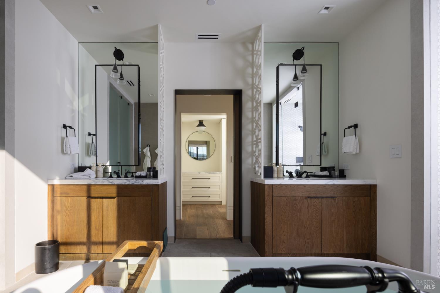 Detail Gallery Image 14 of 40 For 21 Lawley Ln, Calistoga,  CA 94515 - 4 Beds | 4/1 Baths