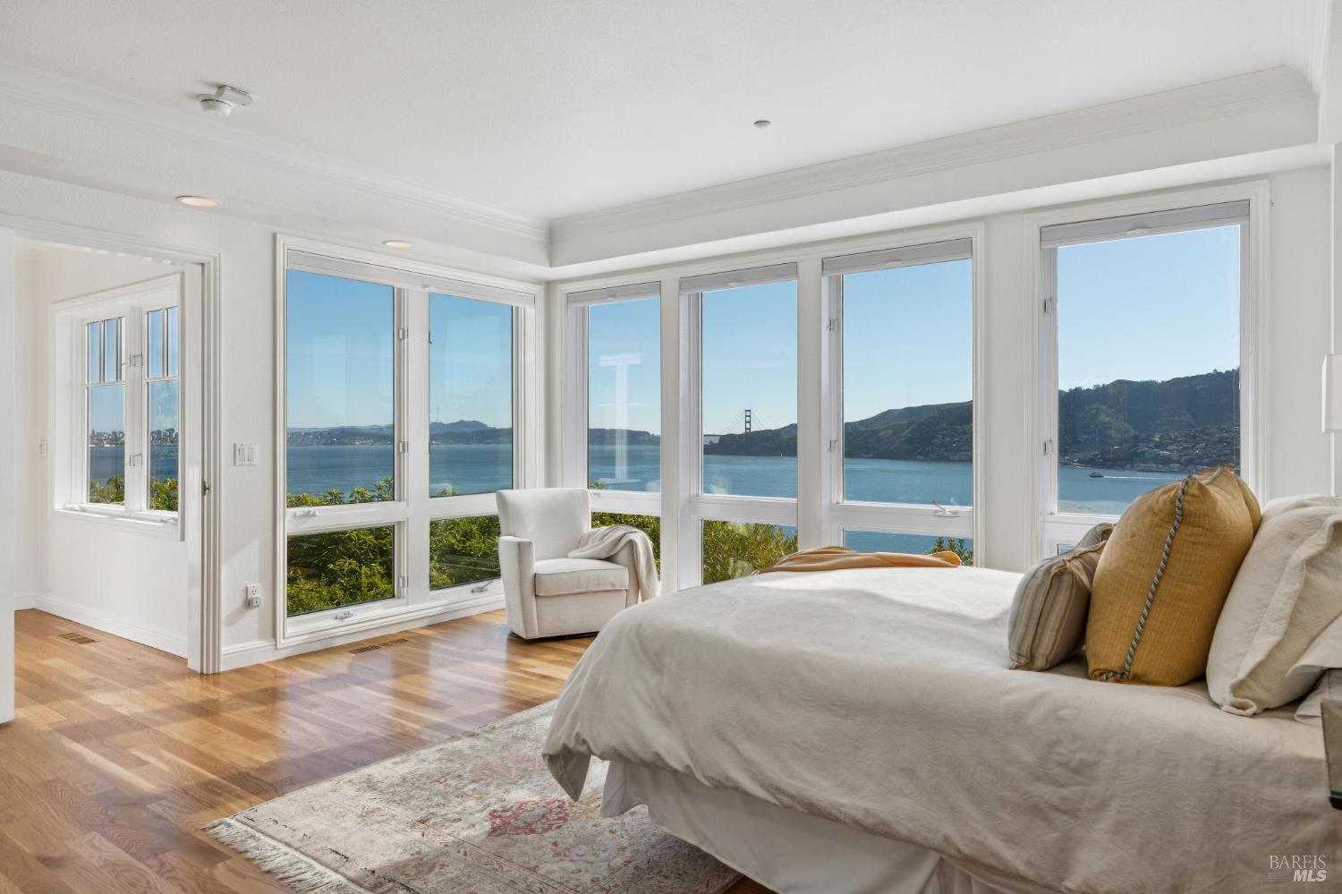 Detail Gallery Image 34 of 60 For 335 Golden Gate Ave, Belvedere,  CA 94920 - 4 Beds | 4/1 Baths