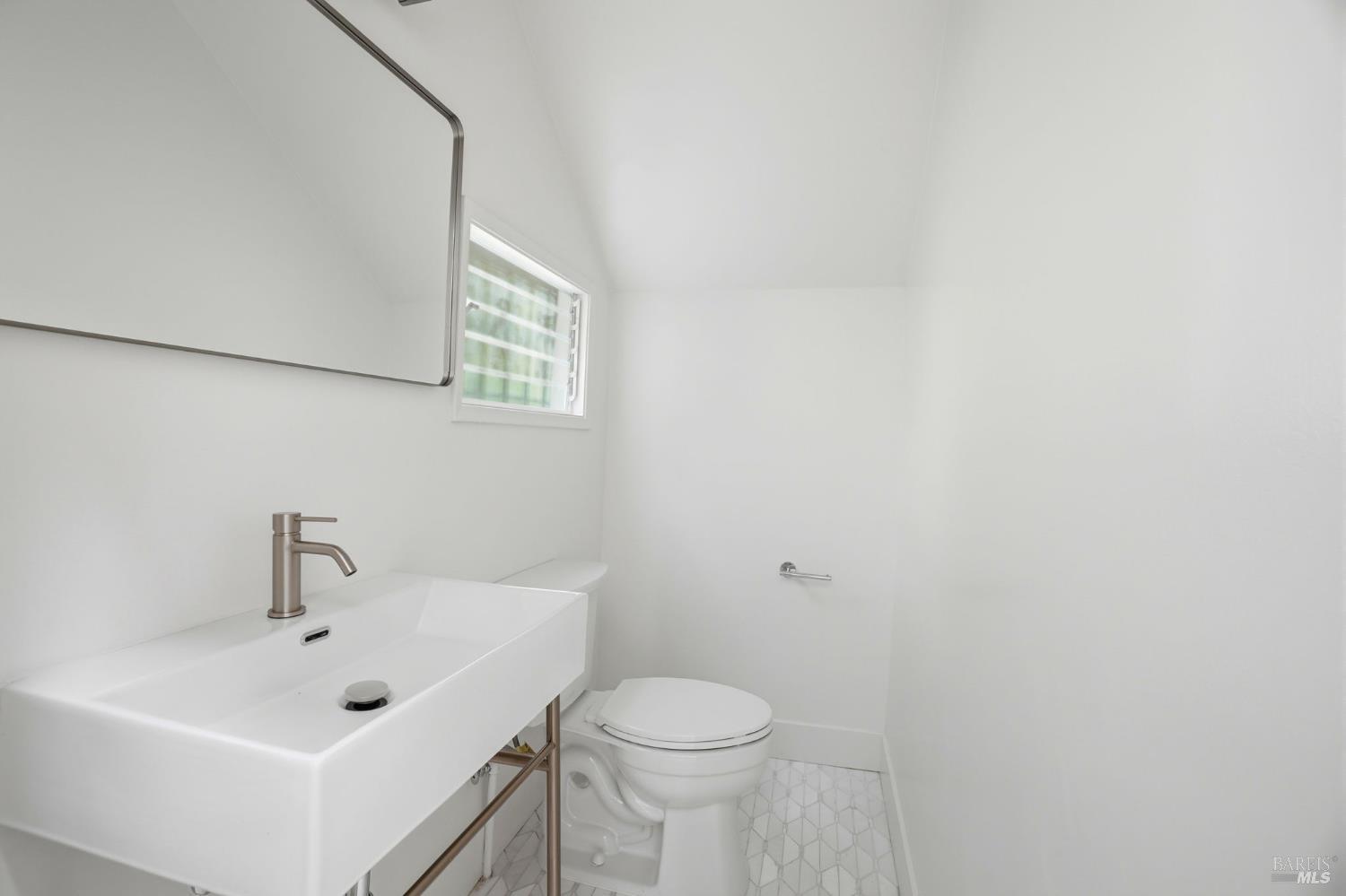 Detail Gallery Image 57 of 98 For 172 Bella Vista Ave a,  Belvedere,  CA 94920 - 4 Beds | 4/1 Baths