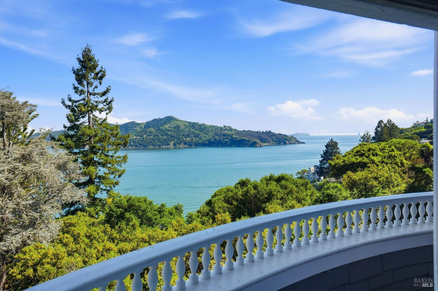 Detail Gallery Image 3 of 98 For 172 Bella Vista Ave a,  Belvedere,  CA 94920 - 4 Beds | 4/1 Baths