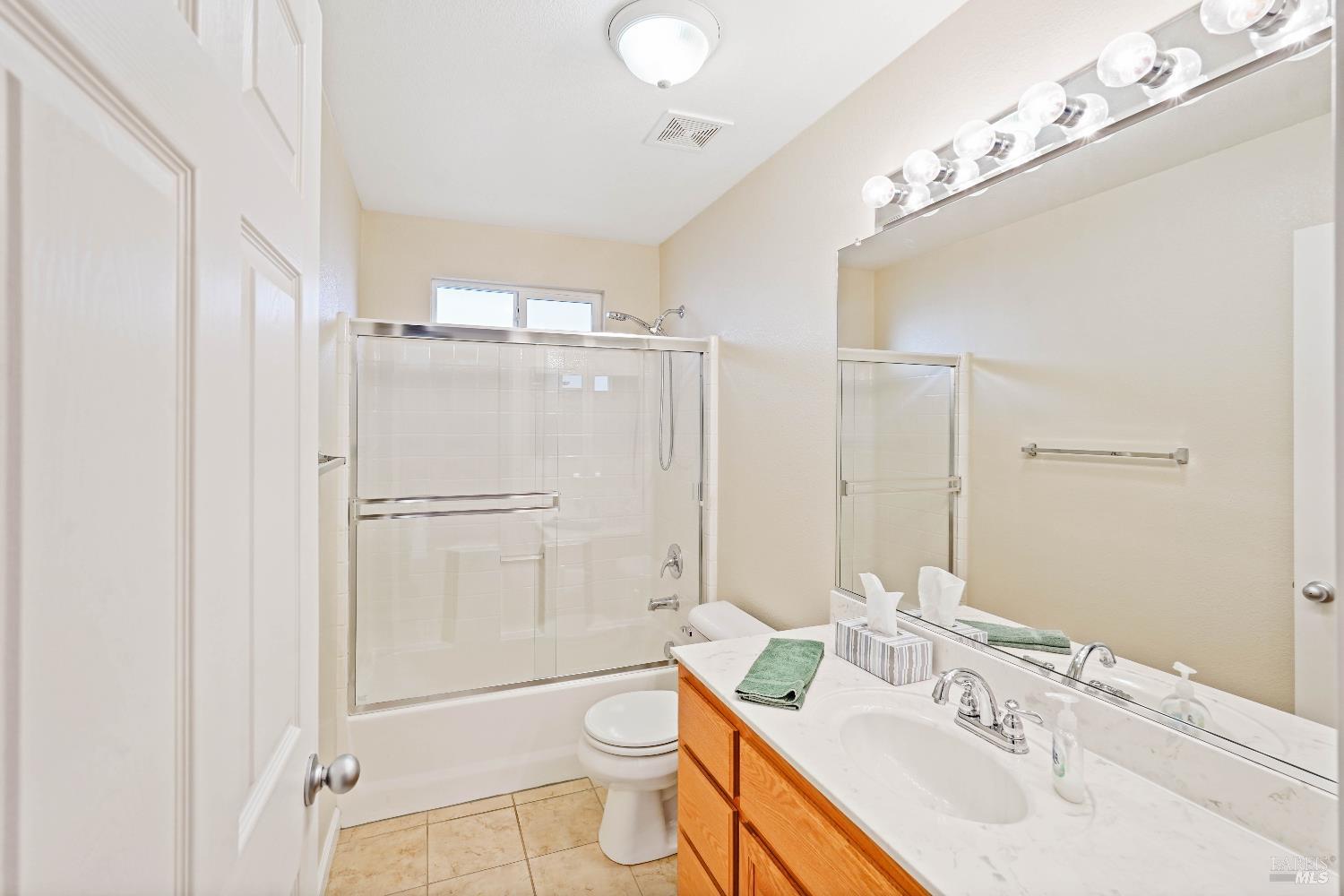 Detail Gallery Image 12 of 26 For 379 Grand Canyon Dr, Vacaville,  CA 95687 - 2 Beds | 2 Baths