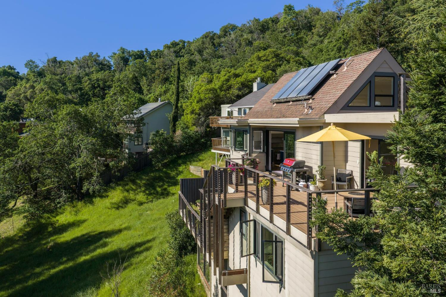 Detail Gallery Image 49 of 63 For 10 Elkhorn Way, San Anselmo,  CA 94960 - 4 Beds | 3 Baths