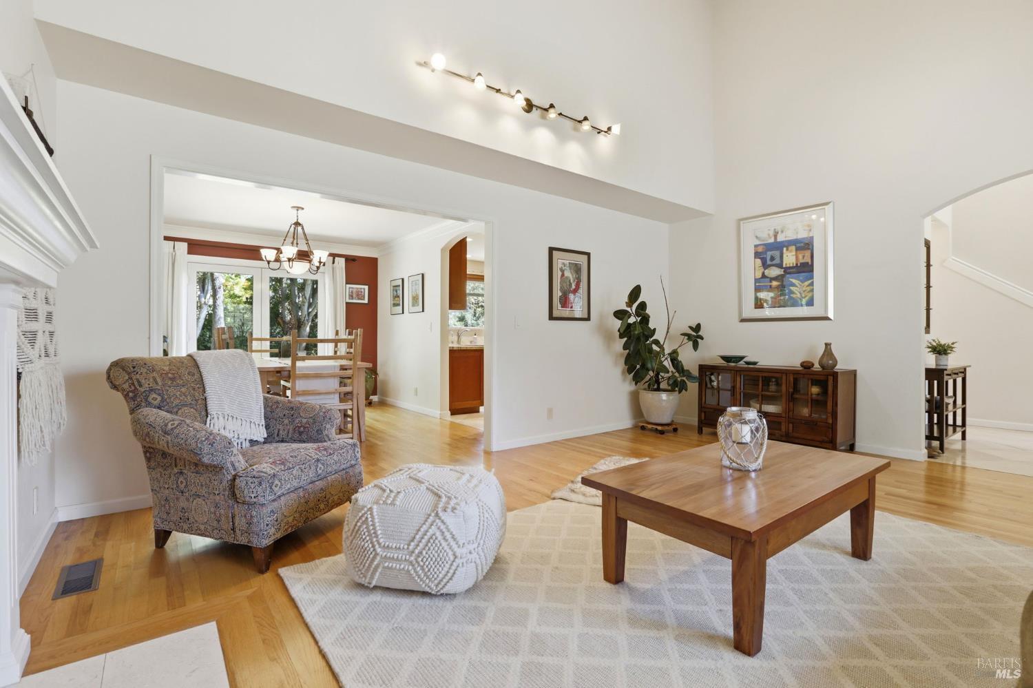 Detail Gallery Image 8 of 44 For 85 San Domingo Way, Novato,  CA 94945 - 4 Beds | 2/1 Baths