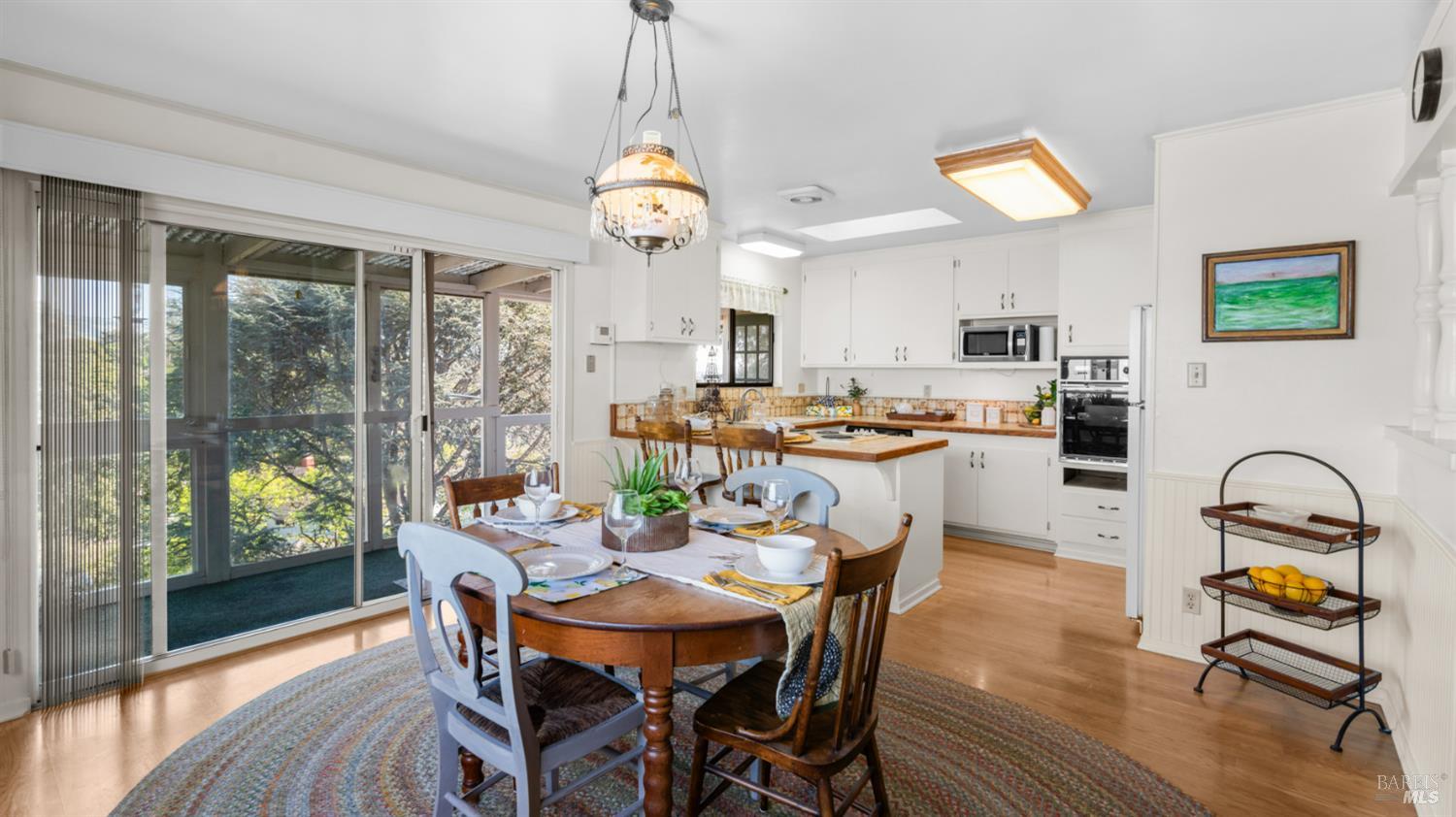 Detail Gallery Image 17 of 83 For 1104 Birch Dr, Petaluma,  CA 94952 - 5 Beds | 2 Baths