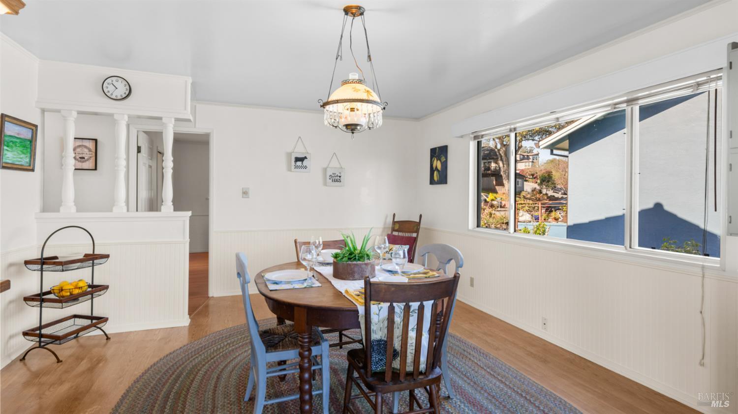 Detail Gallery Image 16 of 83 For 1104 Birch Dr, Petaluma,  CA 94952 - 5 Beds | 2 Baths