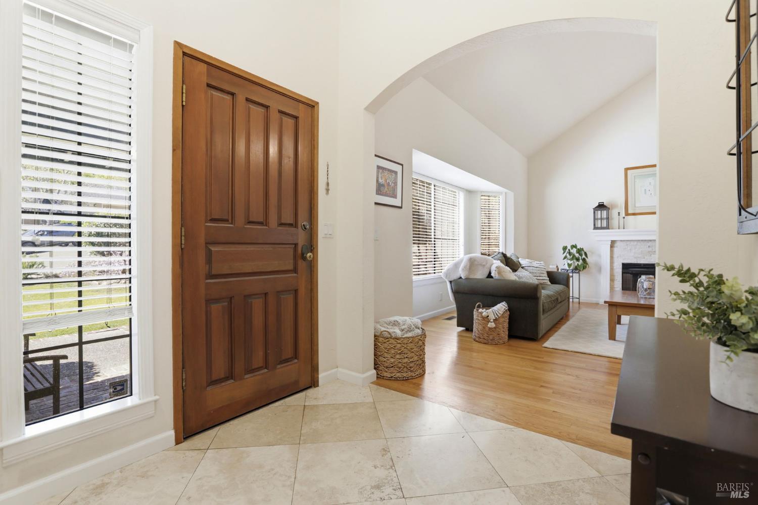 Detail Gallery Image 6 of 44 For 85 San Domingo Way, Novato,  CA 94945 - 4 Beds | 2/1 Baths