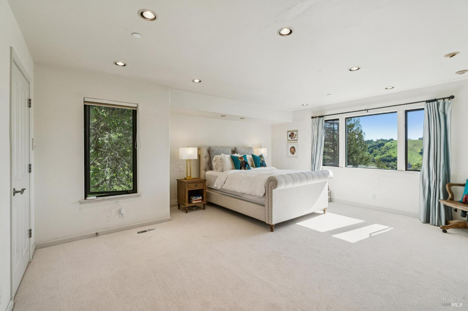 Detail Gallery Image 25 of 63 For 10 Elkhorn Way, San Anselmo,  CA 94960 - 4 Beds | 3 Baths