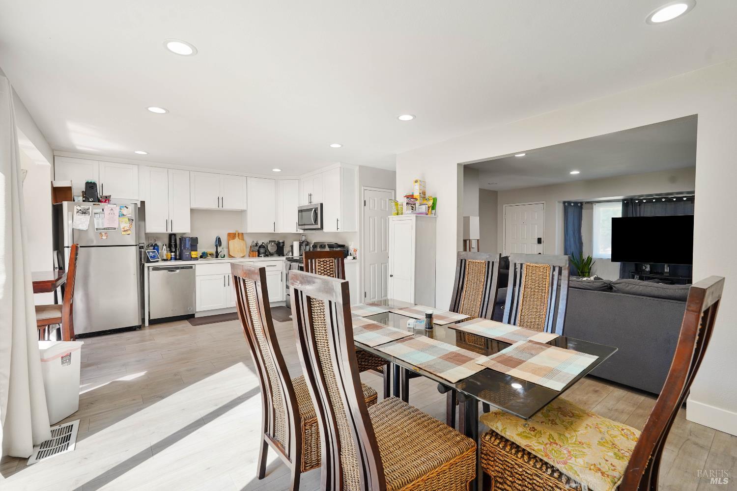 Detail Gallery Image 7 of 24 For 2363 Oceanic Ct, Fairfield,  CA 94533 - 3 Beds | 2 Baths