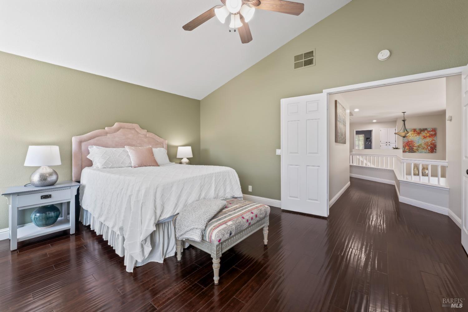 Detail Gallery Image 24 of 60 For 406 Rolling Oak Dr, Vacaville,  CA 95688 - 4 Beds | 2/1 Baths