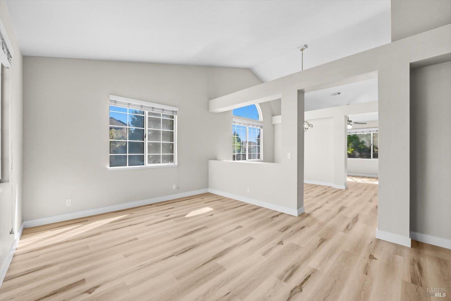 Detail Gallery Image 13 of 58 For 212 Laurelwood Way, Vacaville,  CA 95687 - 3 Beds | 2 Baths