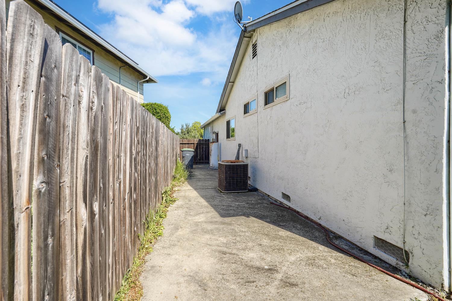 Detail Gallery Image 19 of 24 For 2363 Oceanic Ct, Fairfield,  CA 94533 - 3 Beds | 2 Baths