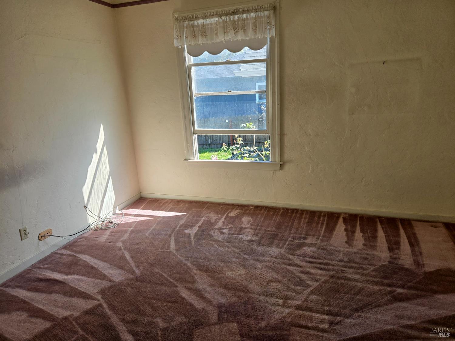 Detail Gallery Image 17 of 27 For 518 Galland St, Petaluma,  CA 94952 - 5 Beds | 2 Baths