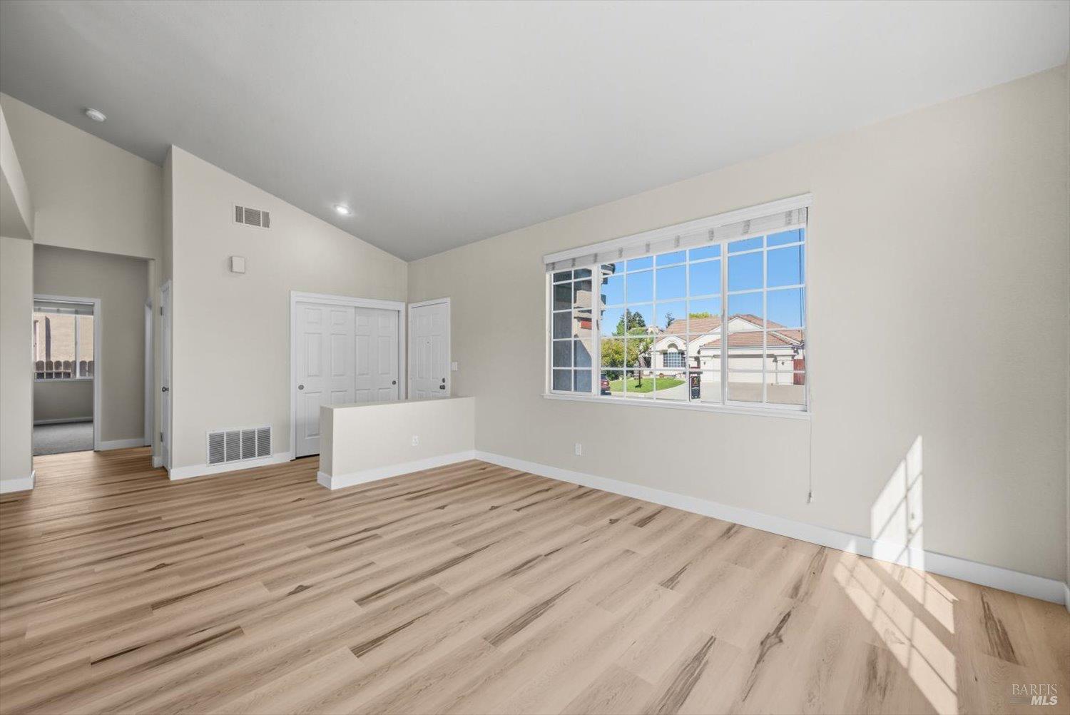 Detail Gallery Image 12 of 58 For 212 Laurelwood Way, Vacaville,  CA 95687 - 3 Beds | 2 Baths