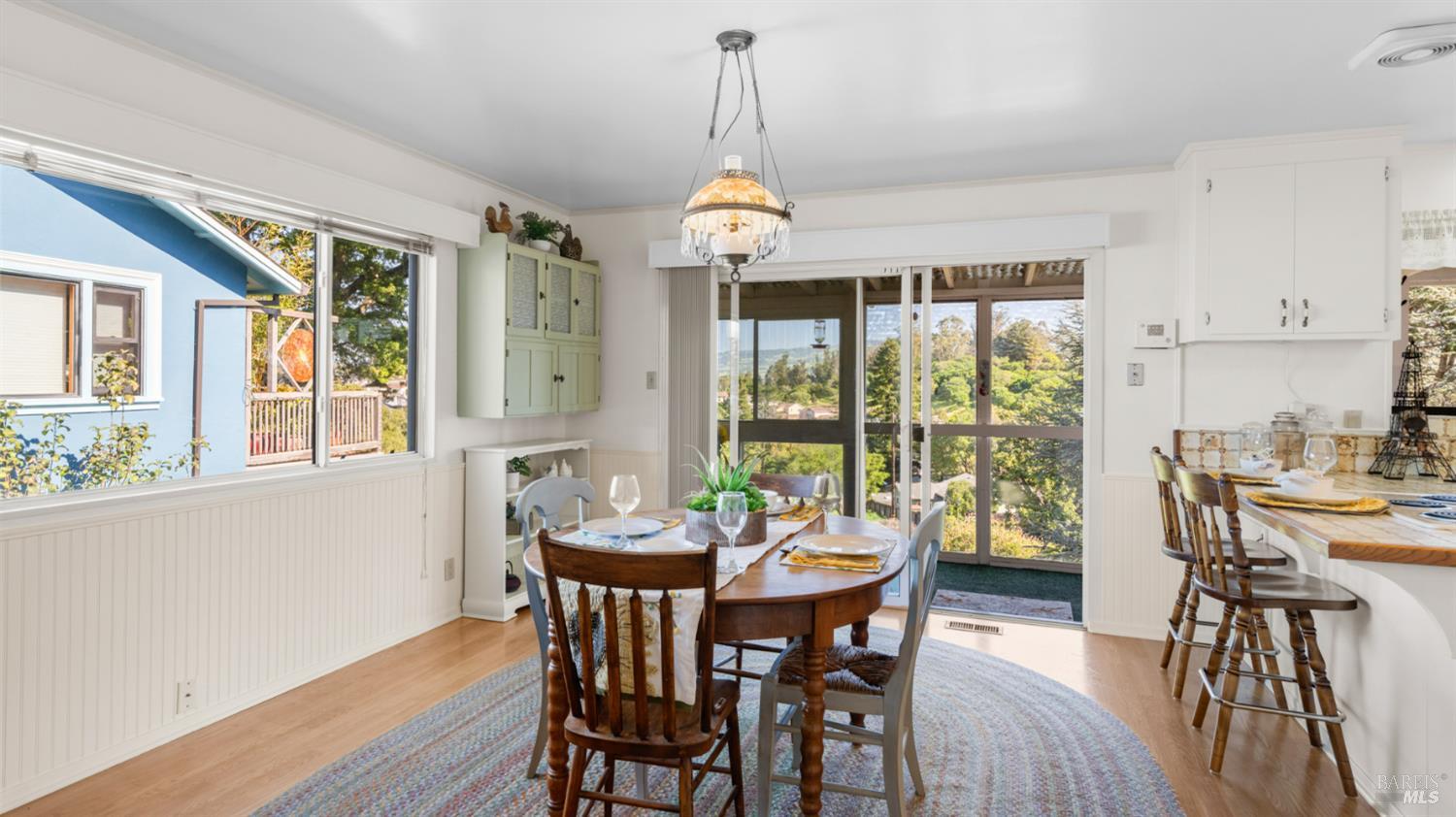 Detail Gallery Image 15 of 83 For 1104 Birch Dr, Petaluma,  CA 94952 - 5 Beds | 2 Baths