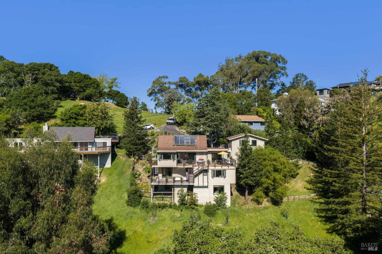 Detail Gallery Image 47 of 63 For 10 Elkhorn Way, San Anselmo,  CA 94960 - 4 Beds | 3 Baths