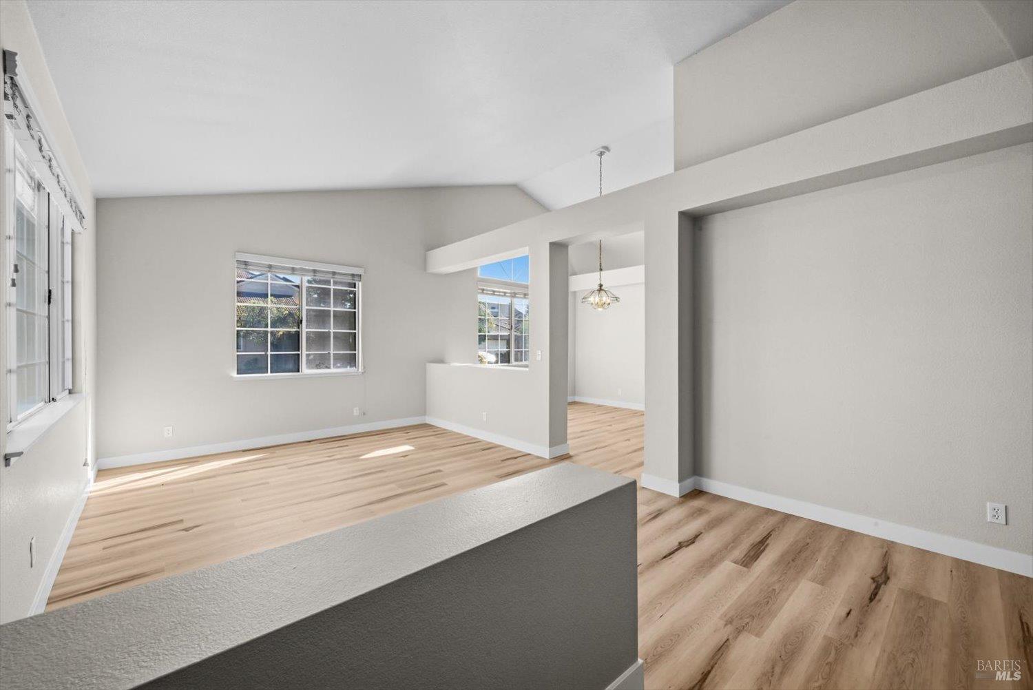 Detail Gallery Image 10 of 58 For 212 Laurelwood Way, Vacaville,  CA 95687 - 3 Beds | 2 Baths