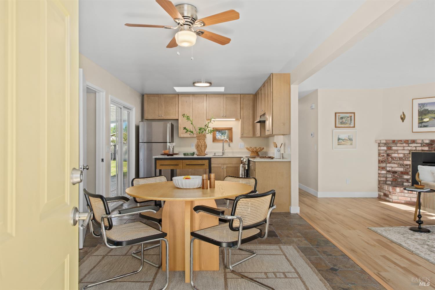 Detail Gallery Image 34 of 37 For 1521 Ditty Ave, Santa Rosa,  CA 95403 - 3 Beds | 2 Baths