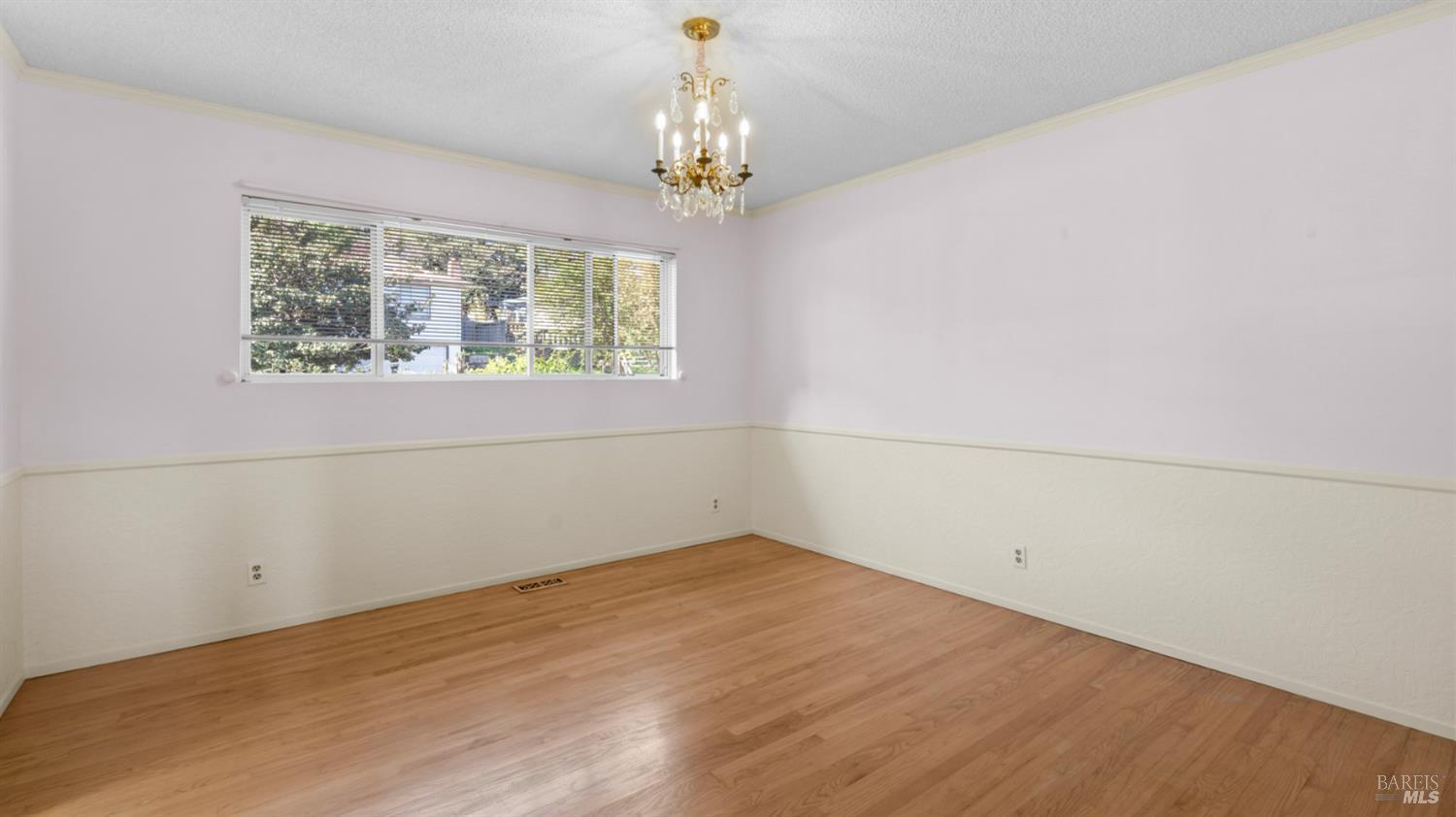 Detail Gallery Image 26 of 83 For 1104 Birch Dr, Petaluma,  CA 94952 - 5 Beds | 2 Baths